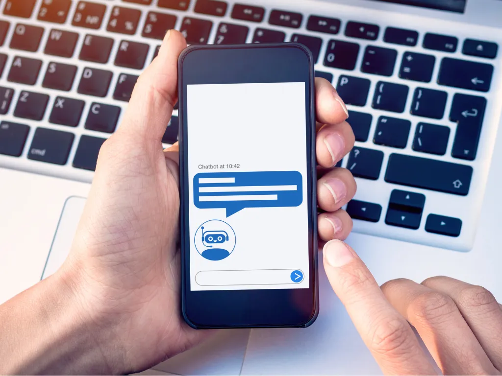 Ilustração de uma pessoa interagindo com um chatbot em um smartphone